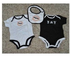 Baby Halloween Bodysuit & Bib 3/6 months Long Sleeve Bat Skeleton 3 pc Set